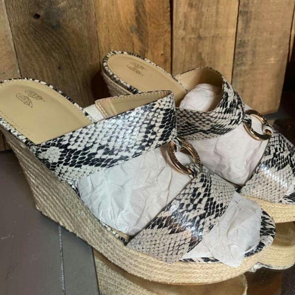 Victoria's Secret Wedges *Size 7.5*